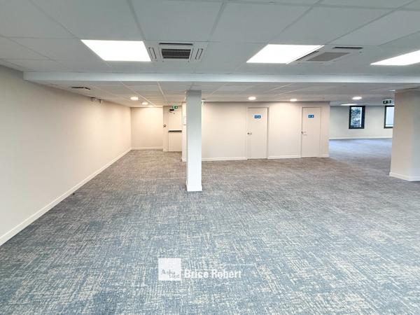Location bureaux non cloisonnés à Lyon 3ème avec parking en sous-sol