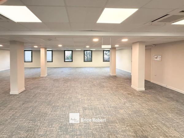 Location bureaux non cloisonnés à Lyon 3ème avec parking en sous-sol