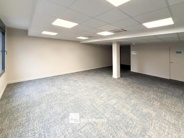 Location bureaux non cloisonnés à Lyon 3ème avec parking en sous-sol
