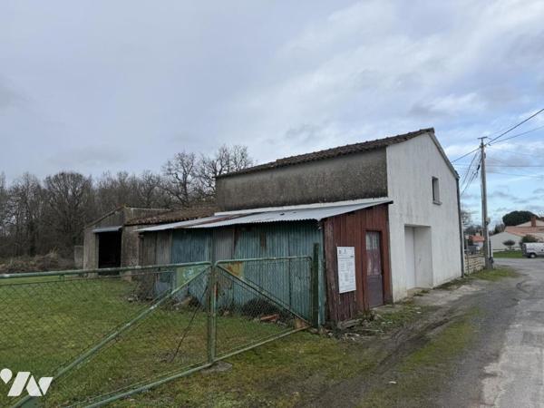 SAINT GEORGES DE POINTINDOUX Garage sur terrain de 456m2