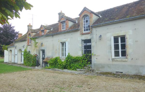 Maison ancienne sur grand terrain avec dépendance