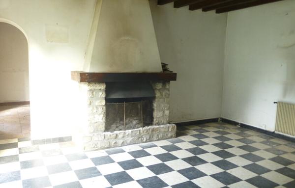 Maison ancienne sur grand terrain avec dépendance