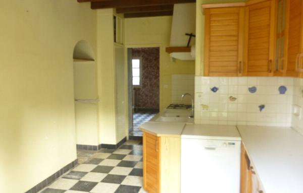 Maison ancienne sur grand terrain avec dépendance