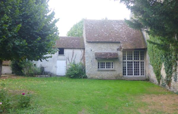 Maison ancienne sur grand terrain avec dépendance