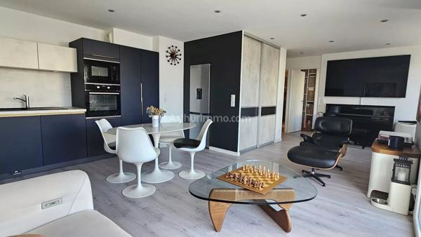 Vente                                                      Appartement
                        
                     3 pièces                      55 m2                     à Épron