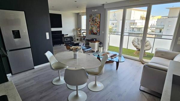 Vente                                                      Appartement
                        
                     3 pièces                      55 m2                     à Épron