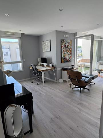 Vente                                                      Appartement
                        
                     3 pièces                      55 m2                     à Épron