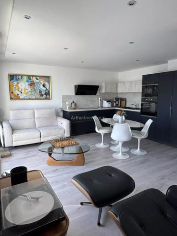 Vente                                                      Appartement
                        
                     3 pièces                      55 m2                     à Épron