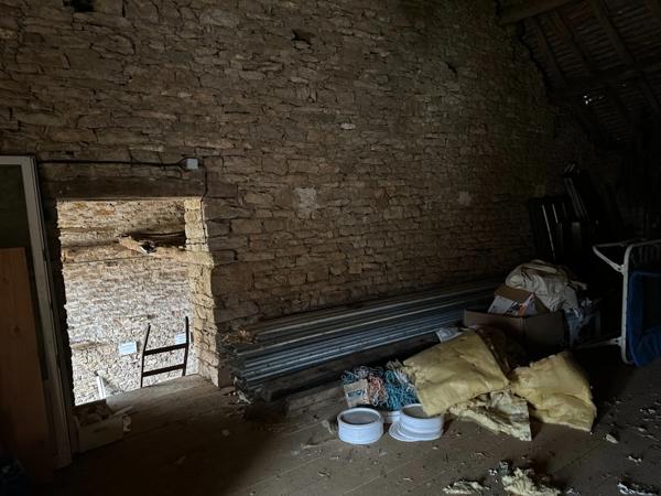 Grange avec grand jardin constructible proche de POUILLY EN AUXOIS (21)