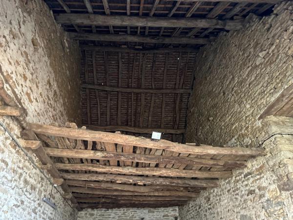 Grange avec grand jardin constructible proche de POUILLY EN AUXOIS (21)