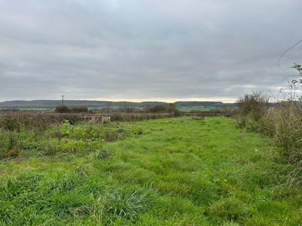 Grange avec grand jardin constructible proche de POUILLY EN AUXOIS (21)