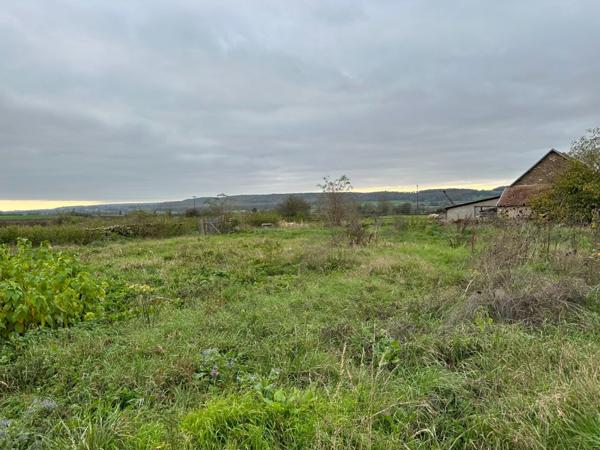 Grange avec grand jardin constructible proche de POUILLY EN AUXOIS (21)