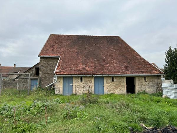 Grange avec grand jardin constructible proche de POUILLY EN AUXOIS (21)
