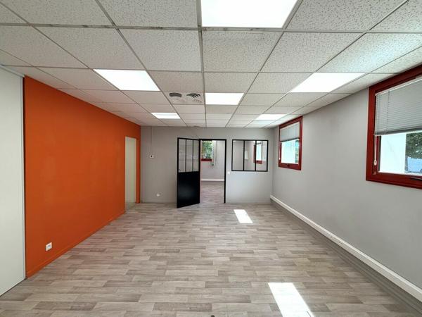 132M² LOCATION BUREAUX ENVIRONNEMENT MEDICAL GRAND LARGE POITIERS CLIMATISES