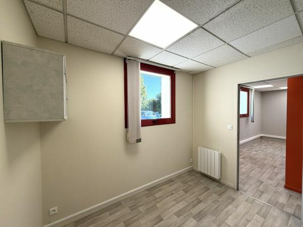 132M² LOCATION BUREAUX ENVIRONNEMENT MEDICAL GRAND LARGE POITIERS CLIMATISES