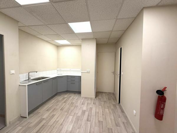 132M² LOCATION BUREAUX ENVIRONNEMENT MEDICAL GRAND LARGE POITIERS CLIMATISES