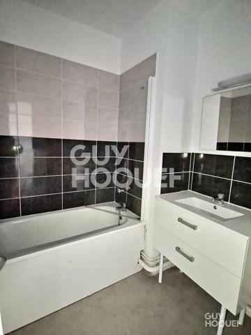 Bernay, dans un immeuble