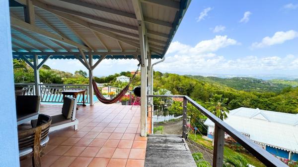 Vue incroyable sur les hauteurs de l'Anse à L'ane