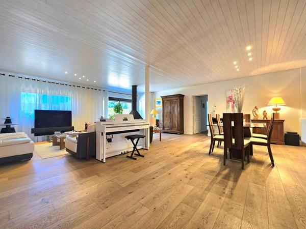 Maison en pierres 220m² piscine, atelier, chai, 11hectares