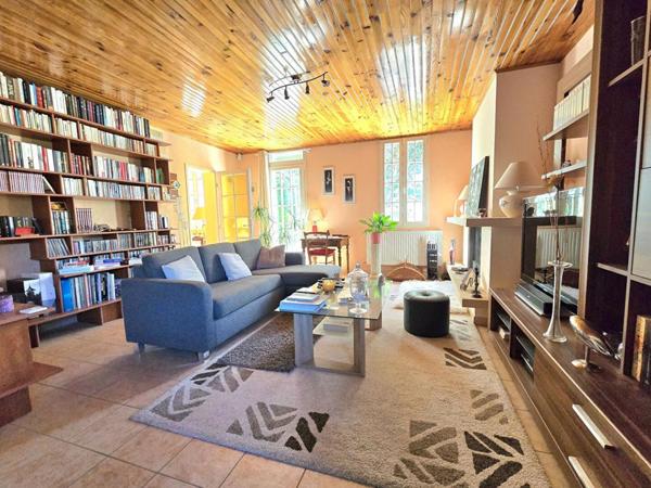 Maison en pierres 220m² piscine, atelier, chai, 11hectares