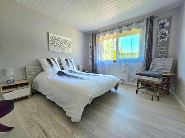 Maison en pierres 220m² piscine, atelier, chai, 11hectares