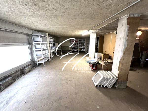 VOIRON - LOCAL COMMERCIAL - CENTRE