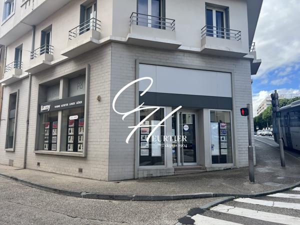 VOIRON - LOCAL COMMERCIAL - CENTRE