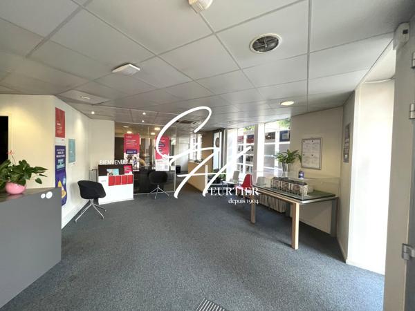 VOIRON - LOCAL COMMERCIAL - CENTRE