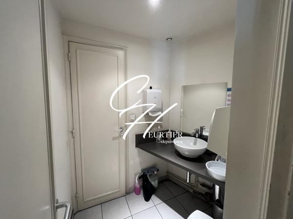 VOIRON - LOCAL COMMERCIAL - CENTRE