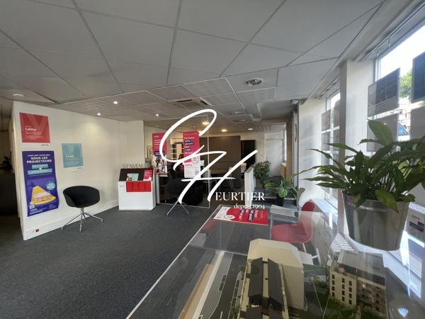 VOIRON - LOCAL COMMERCIAL - CENTRE