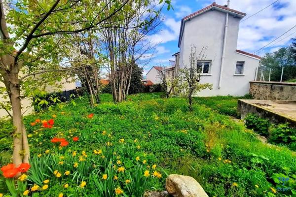 Saint-Étienne (42100) Maison mitoyenne rénovée avec 2 garages proche Chateaucreux