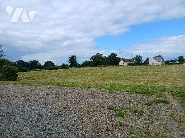 BATIMENT ET UNE PARCELLE DE TERRES