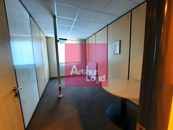 CLERMONT -FERRAND SECTEUR ESTAING CHU A LOUER BUREAUX 3209 M² - DIVISIBLE A PARTIR DE 700 M² - 85 PLACES DE PARKING