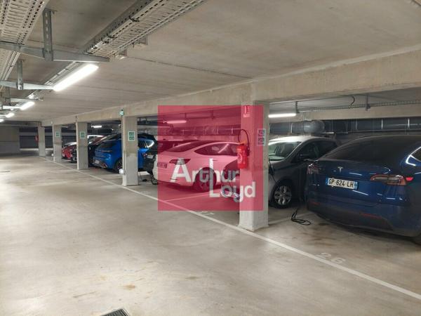 CLERMONT -FERRAND SECTEUR ESTAING CHU A LOUER BUREAUX 3209 M² - DIVISIBLE A PARTIR DE 700 M² - 85 PLACES DE PARKING