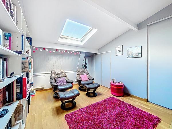 Exclusivité : Duplex de 110 m² avec terrasse, dernier étage, calme et sans vis-à-vis, en plein cœur d’Alfortville