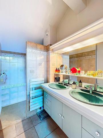 Exclusivité : Duplex de 110 m² avec terrasse, dernier étage, calme et sans vis-à-vis, en plein cœur d’Alfortville