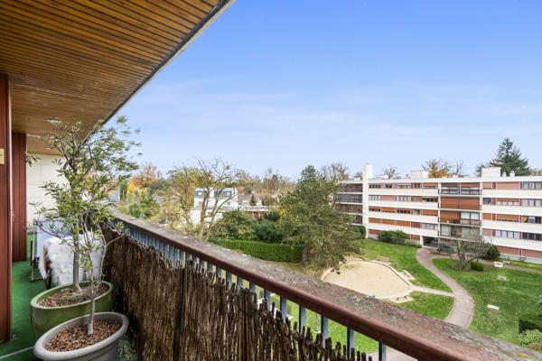 Vaucresson (92420) DERNIER ETAGE - calme et baigné de lumière