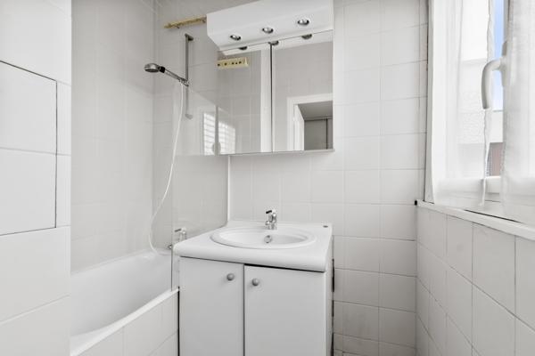 Vaucresson (92420) DERNIER ETAGE - calme et baigné de lumière