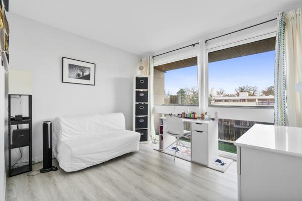 Vaucresson (92420) DERNIER ETAGE - calme et baigné de lumière