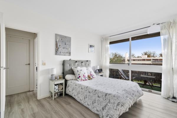 Vaucresson (92420) DERNIER ETAGE - calme et baigné de lumière