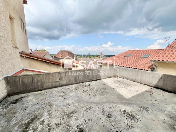 idéal investisseur ! Appartement + local co avec terrasse surplombant le centre ville de St-Amour