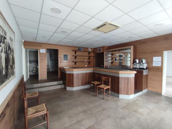 Local Commercial 12 pièces - 375 m²