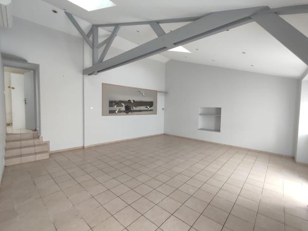 Local Commercial 12 pièces - 375 m²