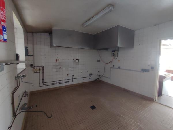 Local Commercial 12 pièces - 375 m²