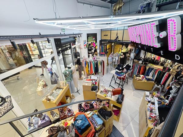 Ghisonaccia (20240) Fonds de commerce à vendre - Centre commercial Ghisonaccia - 148 000€