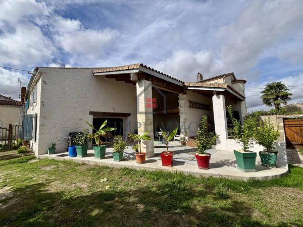 Maison en pierre, 178 m², 4 chambres, terrain de 1800 m²  + un Studio