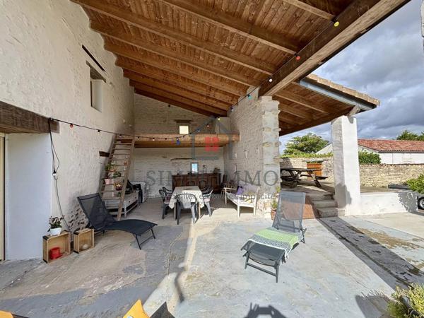Maison en pierre, 178 m², 4 chambres, terrain de 1800 m²  + un Studio