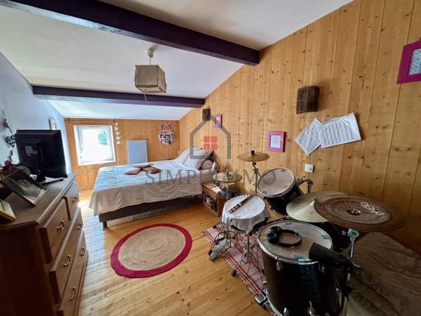 Maison en pierre, 178 m², 4 chambres, terrain de 1800 m²  + un Studio