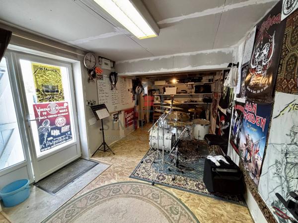 Maison en pierre, 178 m², 4 chambres, terrain de 1800 m²  + un Studio