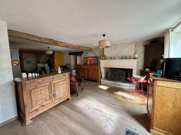 Maison en pierre, 178 m², 4 chambres, terrain de 1800 m²  + un Studio